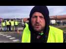 Un gilet jaune explique pourquoi il bloque le rond point de Chalezeule, près de Besançon