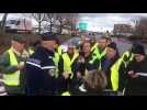 Rencontre gendarmes -gilets jaunes à Ecole-Valentin