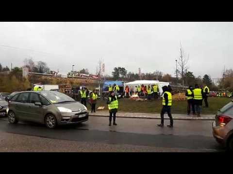 Les gilets jaunes sur le rond-point de l'Europe à Verdun