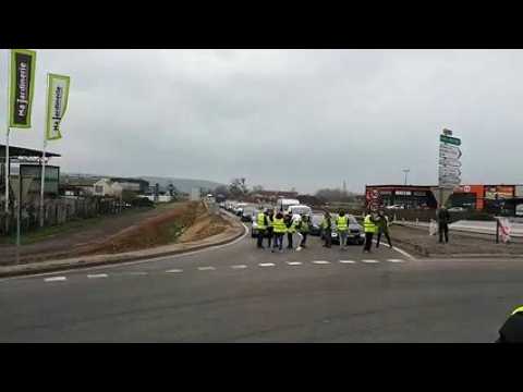 Haute-Saône : les gilets jaunes recommencent à bloquer le rond-point de la Vaugine