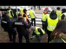 Noidans-lès-Vesoul : les gilets jaunes veulent donner des roses aux gendarmes