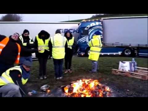 Gilets jaunes Meuse La voie sacrée bloquée au rond-point au niveau de Nixéville-Blercourt