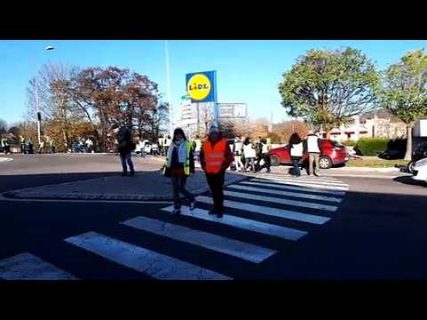 VERDUN. Les gilets jaunes tournent autour du rond point de la Galavaude pour le bloquer