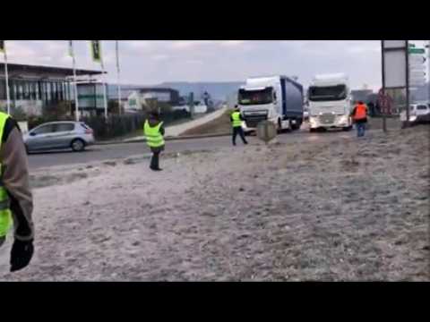 Haute Saône Un tour de rocade au ralenti avec deux poids lourds en soutien aux gilets jaunes