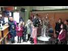 Chants de Noël dans les commerces de Pont-à-Mousson par la chorale Kidstarz de l'école de musique Charles Boquet.