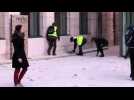 Besan&ccedil;on : des jeunes qui n&rsquo;ont rien &agrave; voir avec des gilets jaunes brisent des socles en b&eacute;ton pour se fabriquer des projectiles - Label : L'Est Républicain - Category : News