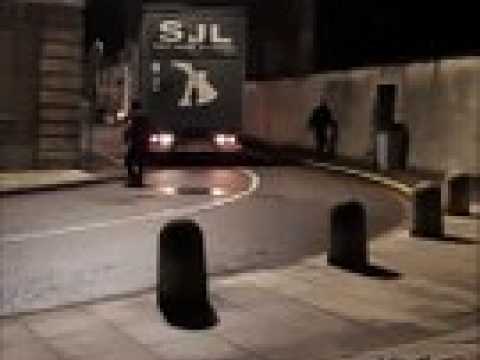 Manoeuvres délicates dans les rues de Bar-le-Duc pour un poids lourd