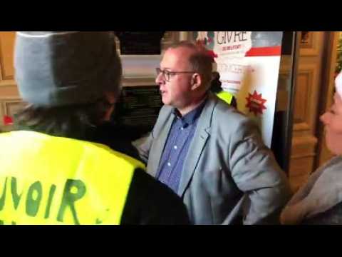 Le maire de Belfort accueille des gilets jaunes en mairie et annonce la mise à disposition de cahiers de doléances en mairie à partir de janvier