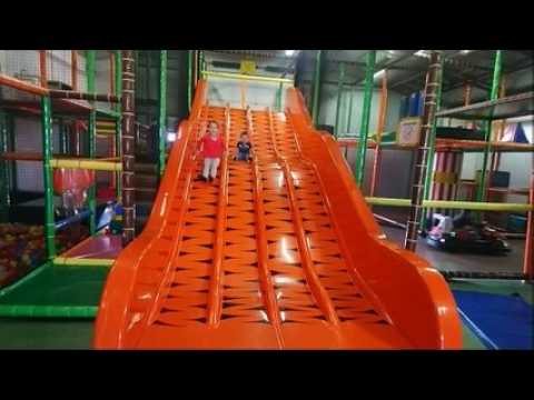 Vesoul. La Cabane ouvre ses portes. Plaine de jeux pour enfants. Toboggans géants, labyrinthes....