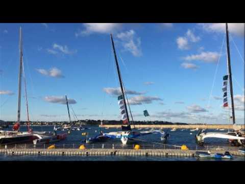 Le public admiratif devant les bateaux de la class Ultime, catégorie star de cette Route du Rhum