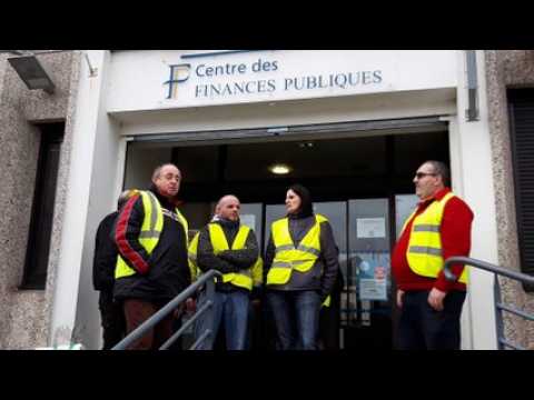 Les gilets jaunes bloquent le centre des finances de Toul