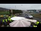 Près de 100 gilets jaunes installés au rond-point situé devant le Leclerc Express de Noidans-lès-Vesoul.