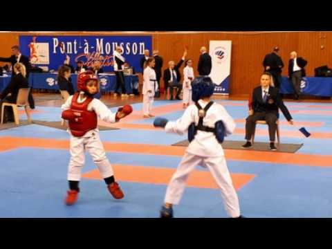 300 jeunes des clubs de karaté de Lorraine ont effectué leur première compétition de la saison à Pont-à-Mousson.