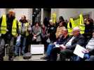 Des gilets jaunes interrompent le conseil municipal de Besançon