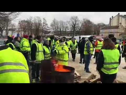 Bar-le-Duc : rassemblement des gilets jaunes devant le hall des Brasseries