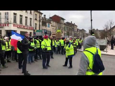 Bar-le-Duc : les gilets jaunes entonnent la Marseillaise
