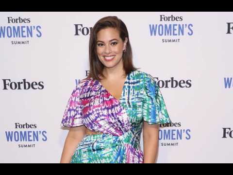 Ashley Graham praised for showing off stretch marks