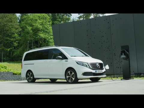 The new Mercedes-Benz EQV Driving Video