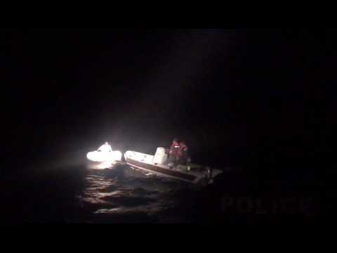 Voilier en feu à Montserrat. Images de l’opération de sauvetage