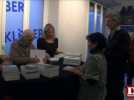 Charles Aznavour en dédicace à Strasbourg