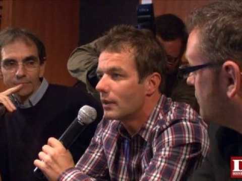 Sébastien Loeb dédicace son livre à Strasbourg