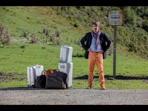 La bande-annonce d' ' Un village Presque parfait ' a...