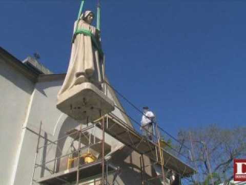 Sainte-Thérèse réinstallée au sommet