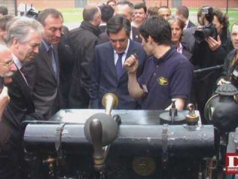 Visite de la Cité de l'Automobile par François Fillon