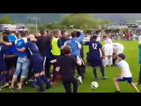 La joie des footballeurs de Dahlenheim, qui décrochent la Coupe d'Alsace