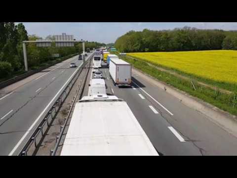 Voiture et caravane en feu sur l'A36 au sud de Mulhouse