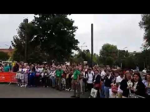 Tour de France: la foule à Mulhouse vue depuis un char de la caravane