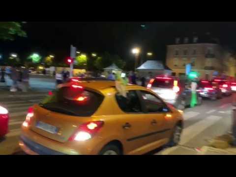 Les supporters mulhousiens célèbrent la victoire de l'Algérie