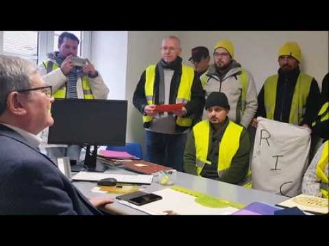 Altkirch: des gilets jaunes chez le député Reitzer