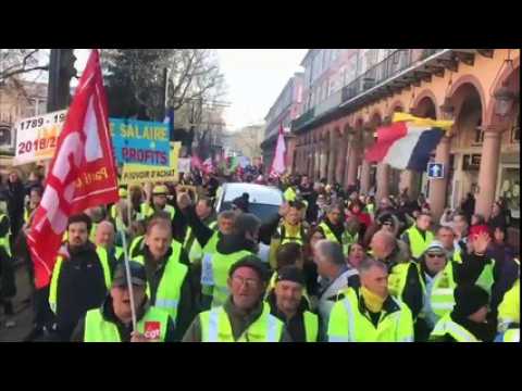 Gilets jaunes et drapeaux rouges à Mulhouse