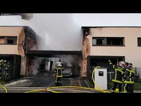 Garage et maisons en feu à Horbourg-Wihr