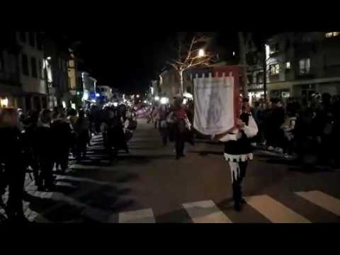 Carnaval de Sélestat: au coeur du défilé avec les lanceurs de drapeaux de Parme