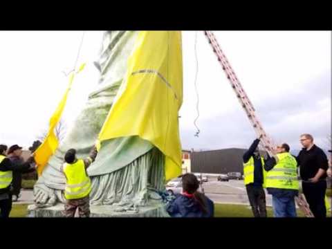 À Colmar la statue de la Liberté se drape de jaune
