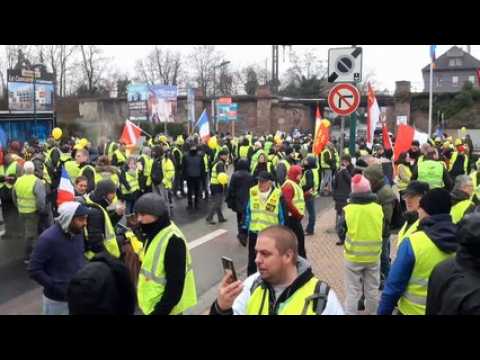 Gilets jaunes à Saint-Louis: l'après-midi en images