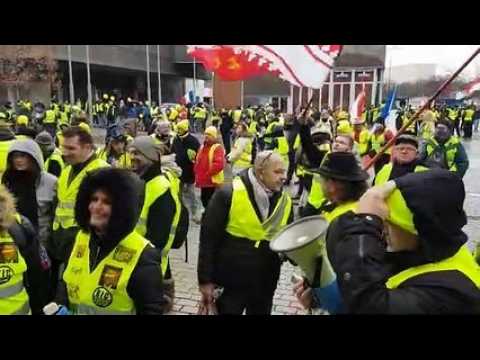Saint-Louis : des gilets jaunes contre le gouvernement