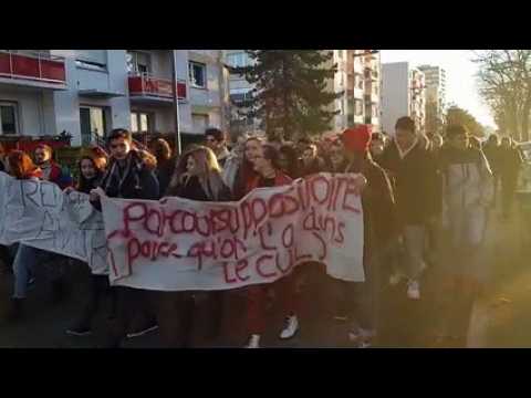 Colmar : 150 lycéens défilent