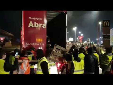 Gilets jaunes : au Kaligone, on prépare la nuit