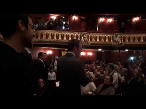 Visite surprise d'Emmanuel Macron à l'Opéra
