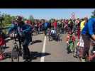 Des cyclistes manifestent sur le pont d'Iffezheim