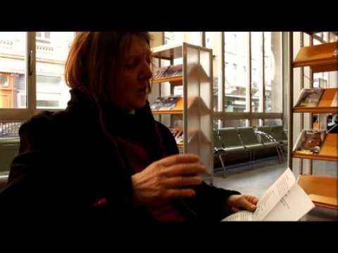 Monique Maitte lit un poème : "Se recroqueviller"