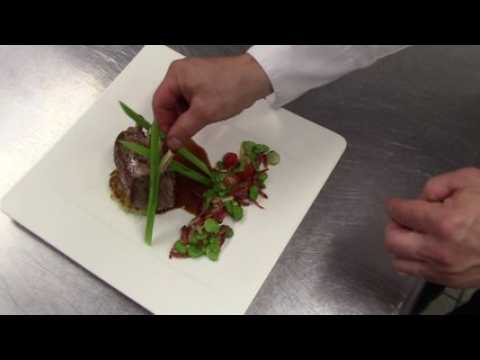 Le carré d’agneau au foin et herbes fraîches d’Alain Schmitt