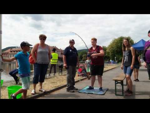 Des apprentis pêcheurs au port de Saverne
