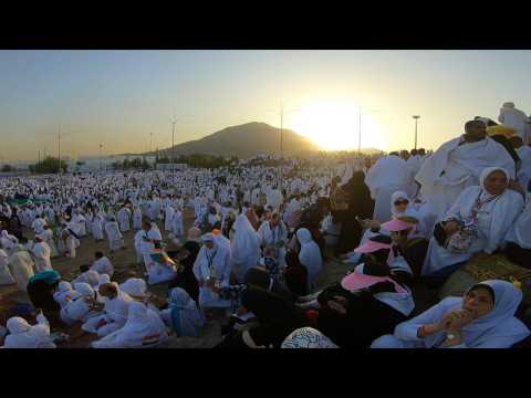 Muslim pilgrims pray at Mount Arafat