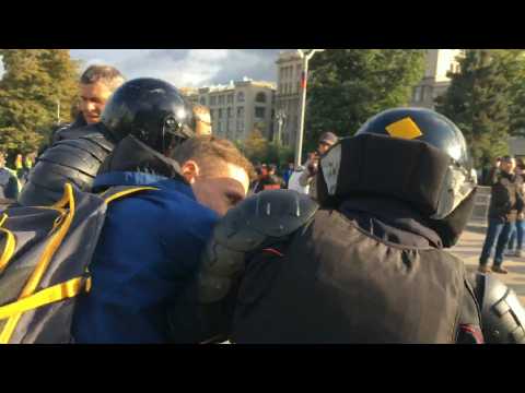 Moscow: Arrests during unauthorized protest against crackdown on opposition members