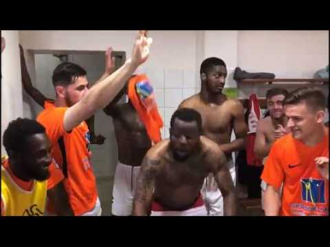 La liesse dans les vestiaires de Jura Dolois après la victoire en demi-finale