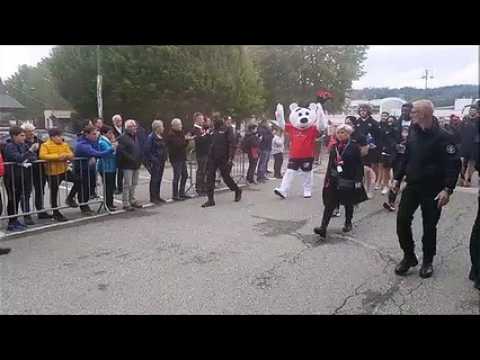 Oyonnax: la haie d'honneur des supporters de  rugby